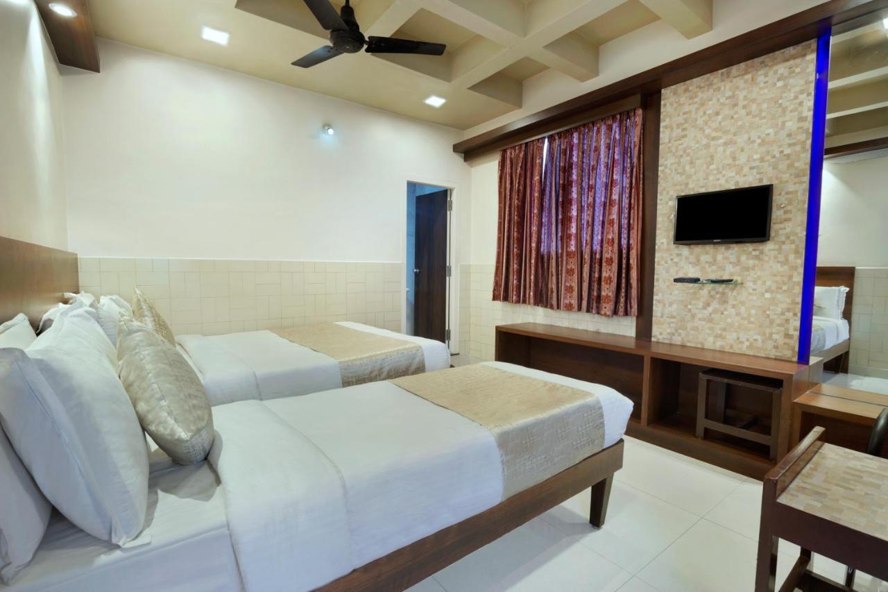 Mannars Deluxe Lodge Mysore Exterior photo