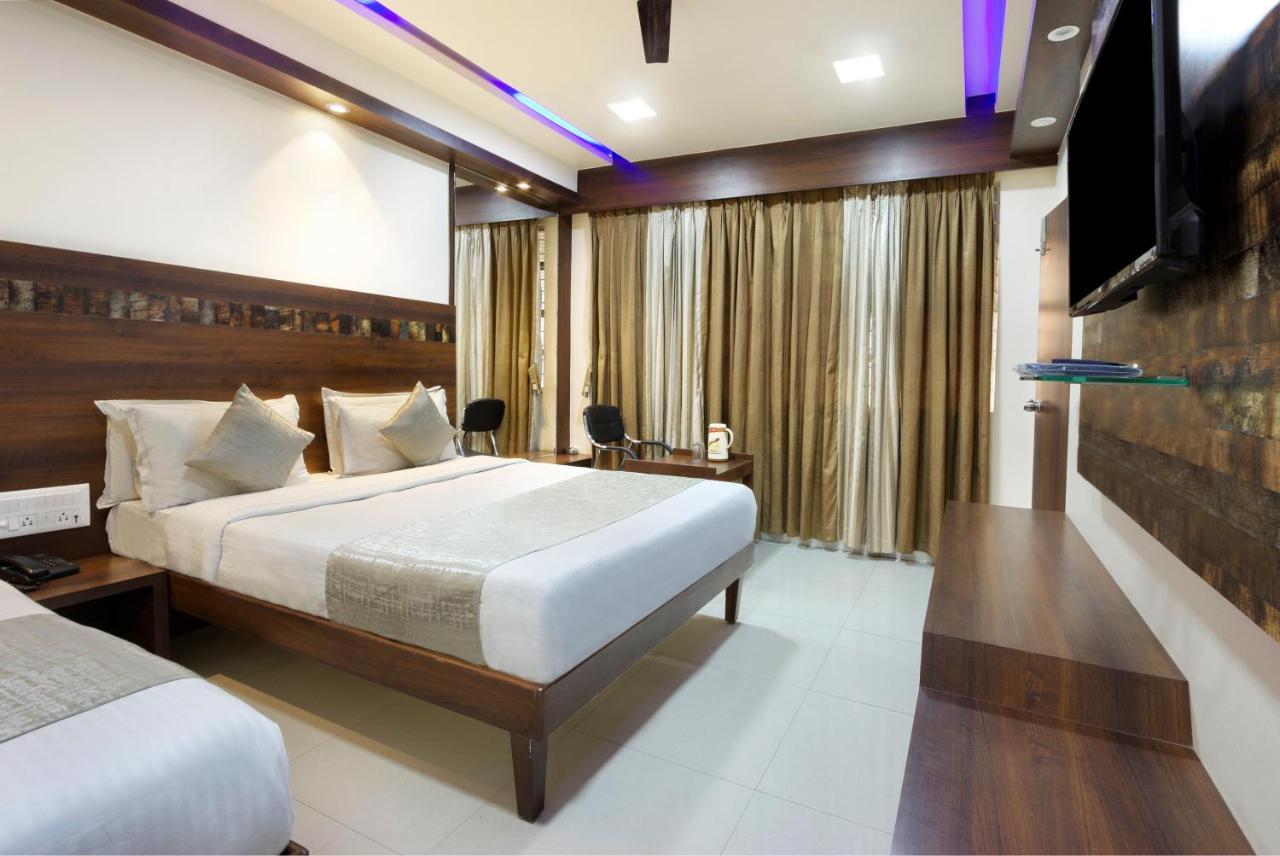 Mannars Deluxe Lodge Mysore Exterior photo