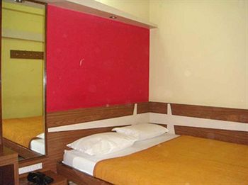 Mannars Deluxe Lodge Mysore Exterior photo