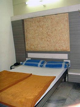 Mannars Deluxe Lodge Mysore Exterior photo